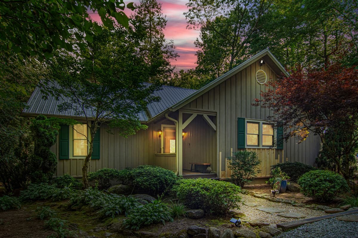 Peaceful Home with River and Trail Access