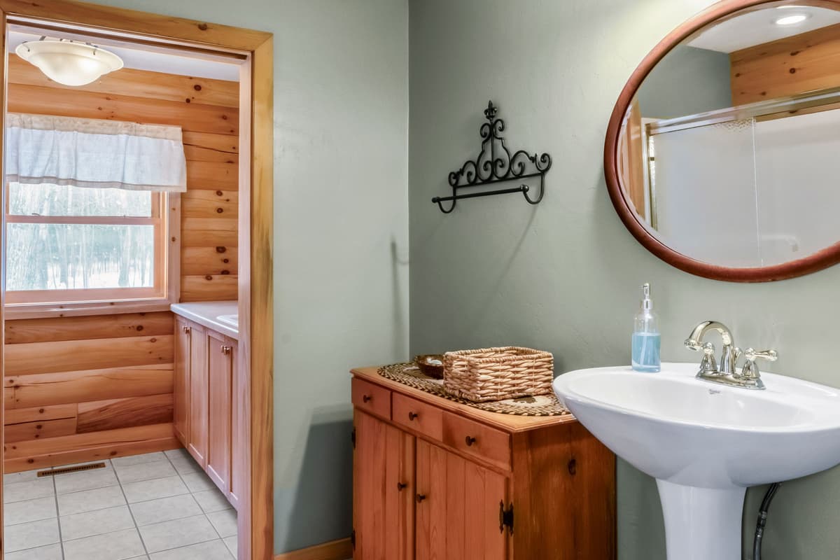 The full bathroom offers a clean and comfortable space to freshen up throughout your stay.