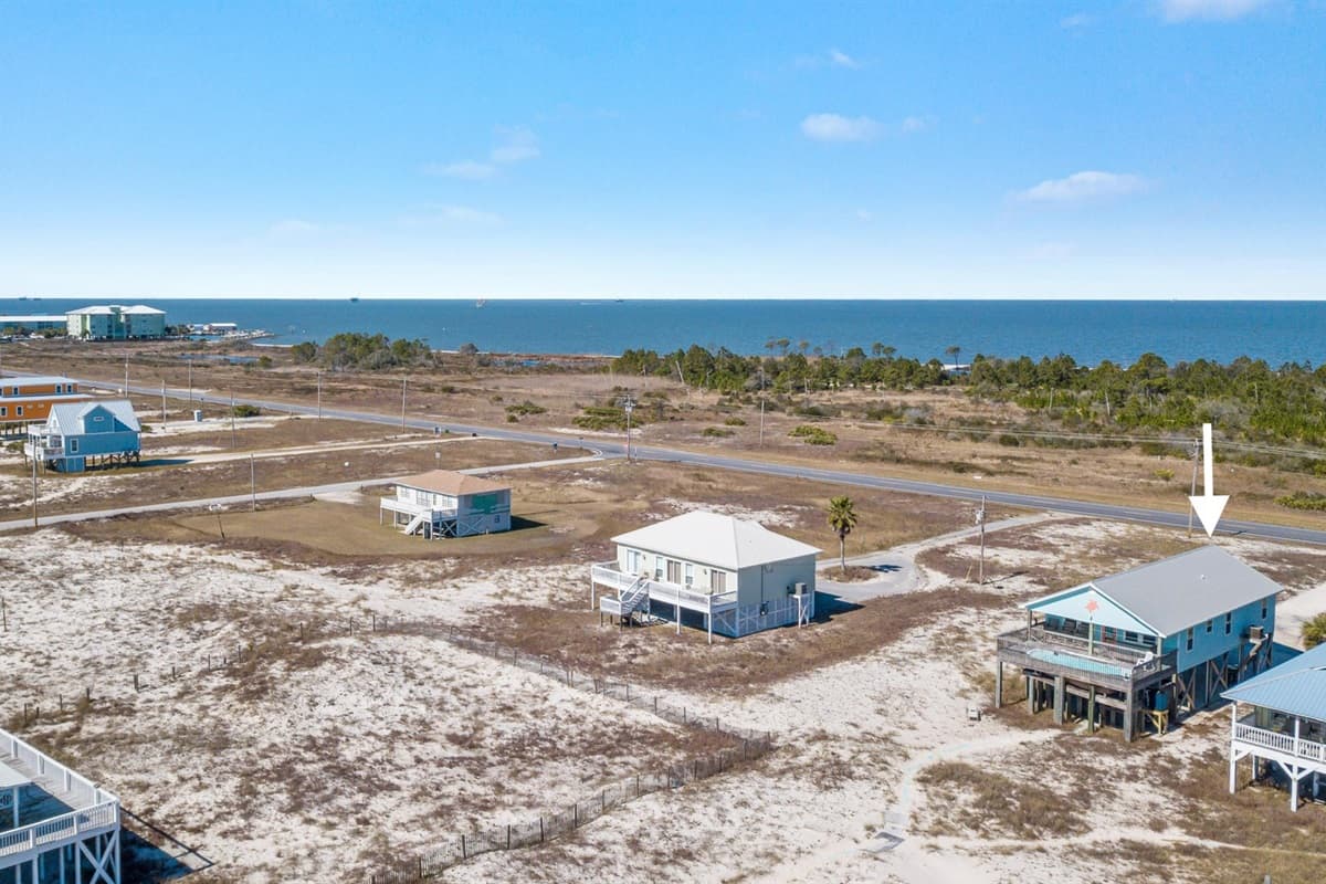 Just minutes from the beach, it’s the perfect spot to relax, recharge, and enjoy the Gulf breeze.
