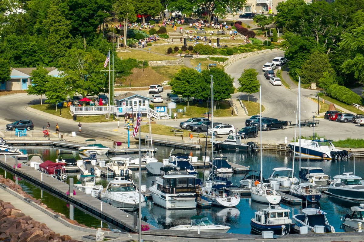 The marina is just a few minutes away, making it easy to enjoy the waterfront and explore the area by boat.