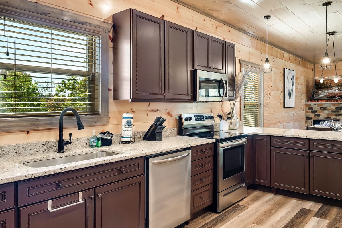 This fully stocked kitchen is equipped with the appliances and essentials you need to brew your morning coffee, prepare a quick breakfast, or cook a delicious dinner for everyone.