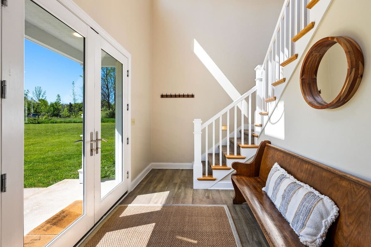 A cozy foyer welcomes you as soon as you step through the front door.