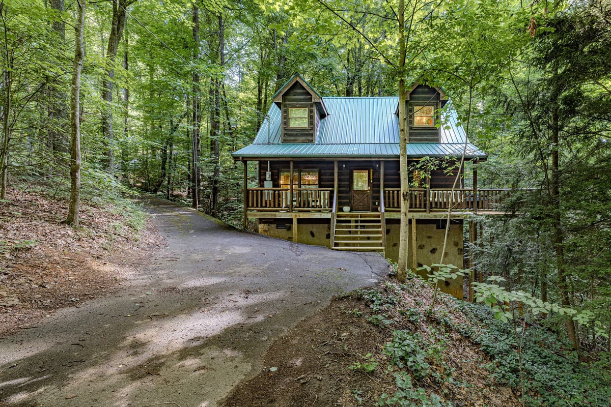 Spend quiet moments soaking in the hot tub, gathering around the fire pit, or simply taking in the fresh mountain air.