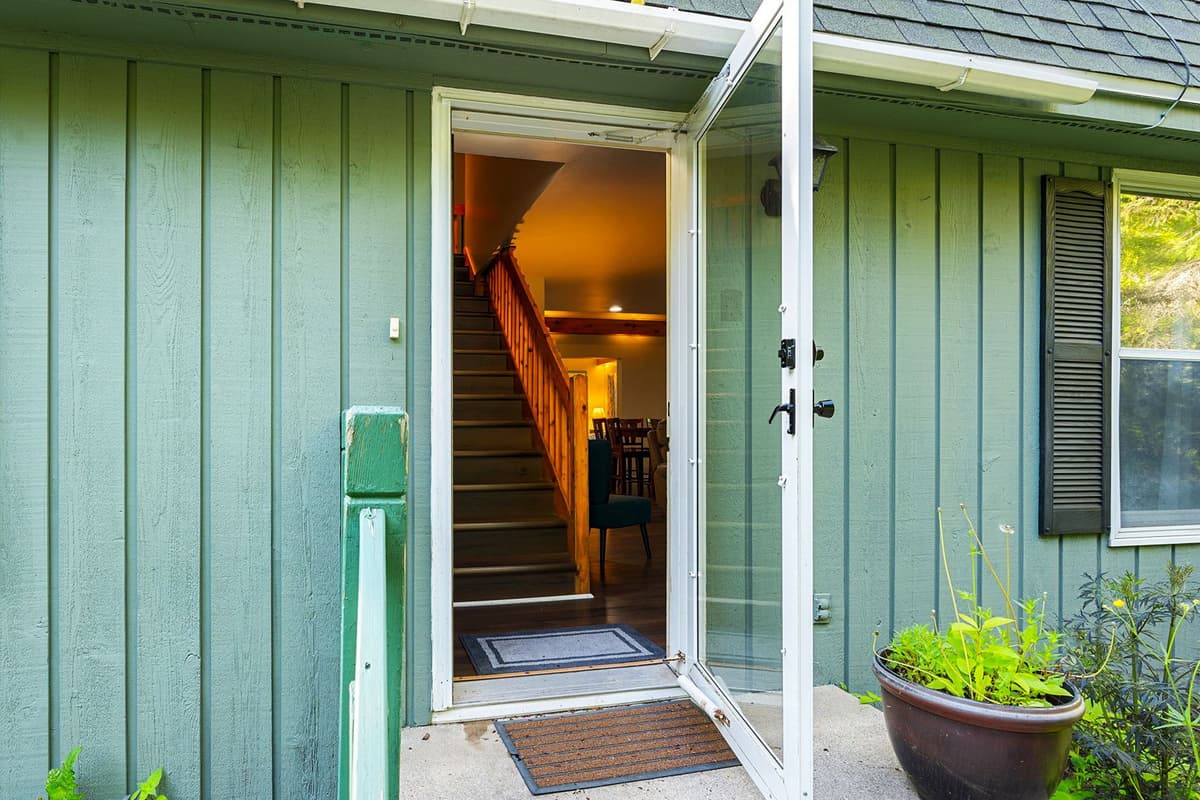 Skip the hassle of keeping track of keys! Enjoy a smooth, convenient arrival with keyless door entry, so you can get settled in and start enjoying your Door County getaway right away.