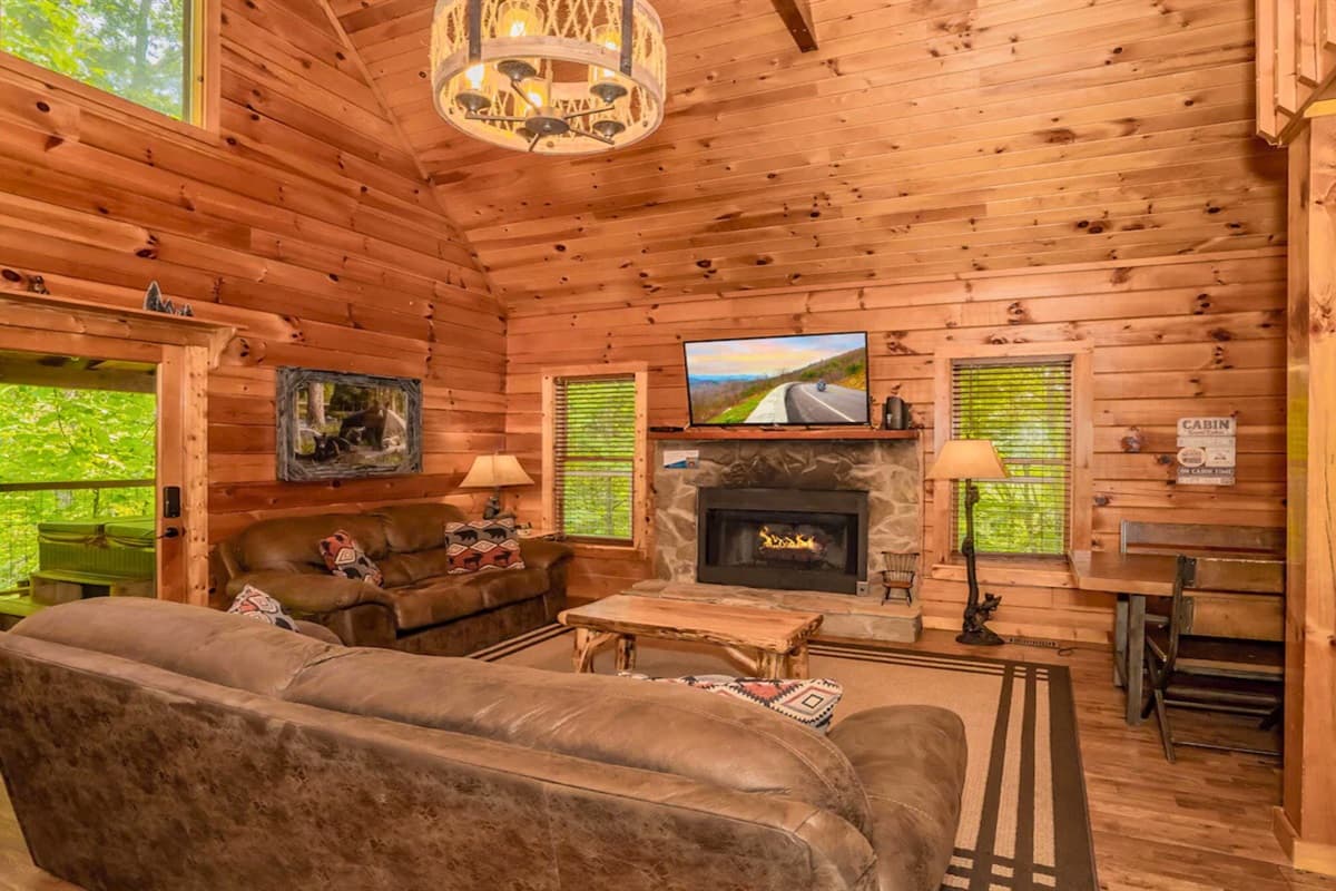 What's Bruin - Pigeon Forge, photo 3