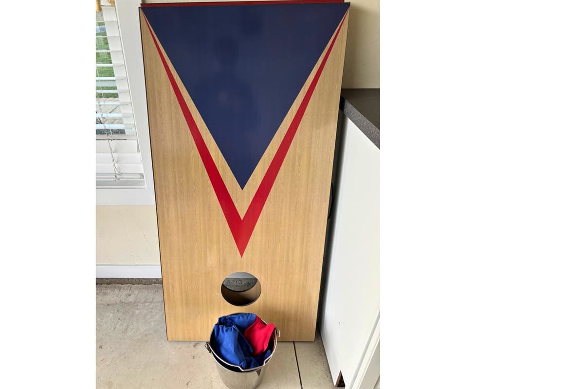 Cornhole is also available for laid-back outdoor fun. It’s perfect for friendly competition, casual afternoons, or winding down with a drink in hand.