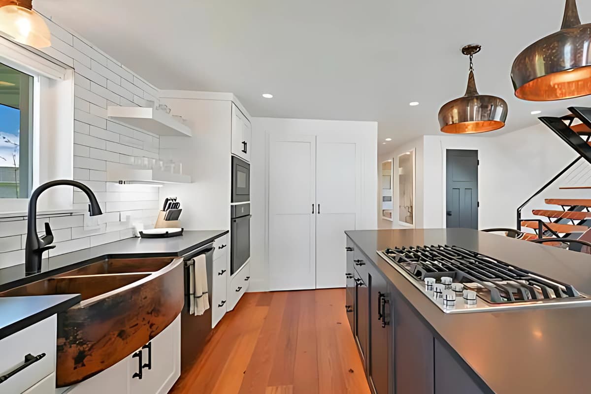 Whether you’re preparing a quick snack or a family feast, this kitchen is ready for your stay.