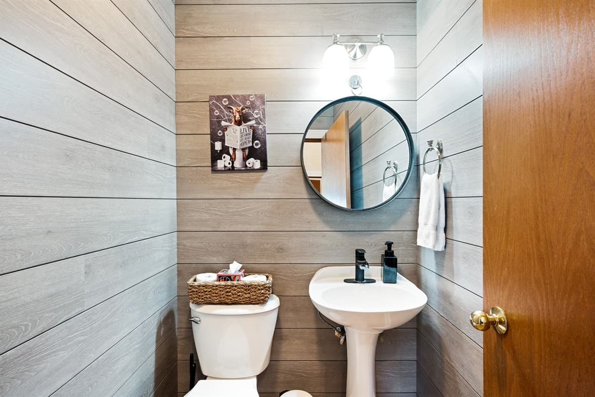 Vacay vibes only! Clean and cozy bathrooms are a must.