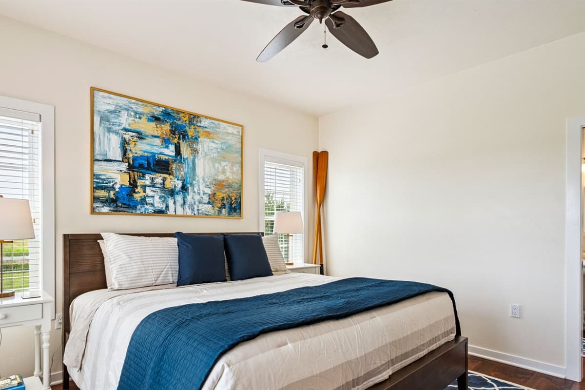 King bedroom with large windows—filled with natural light and designed for a calm, comfortable stay.