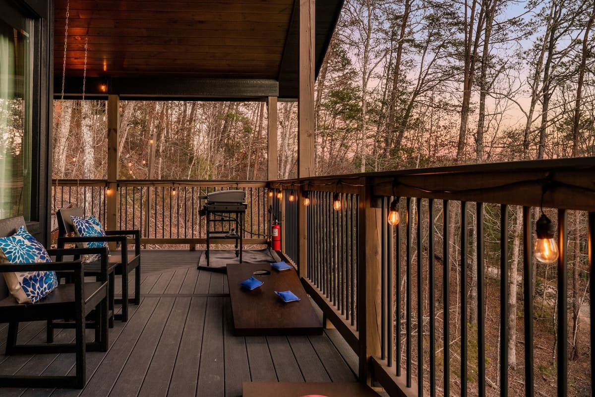 It’s the perfect outdoor space to unwind, have fun, and make memories together during your Sevierville getaway.