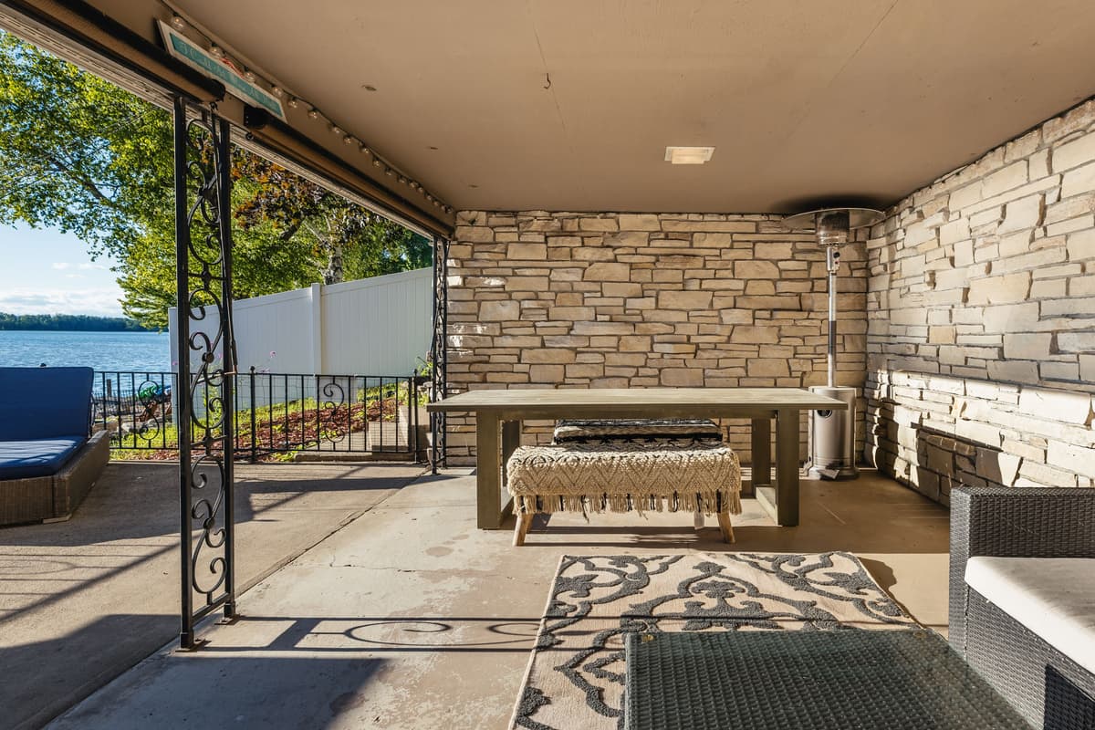 Gather around the table for an outdoor breakfast, lunch, or dinner while enjoying the fresh air. It’s also a great spot to sit back and catch up with family and friends.