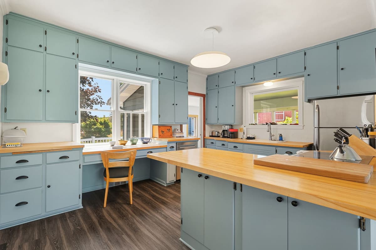 Plenty of counter space gives you room to prep meals, serve up snacks, and spread out while cooking.