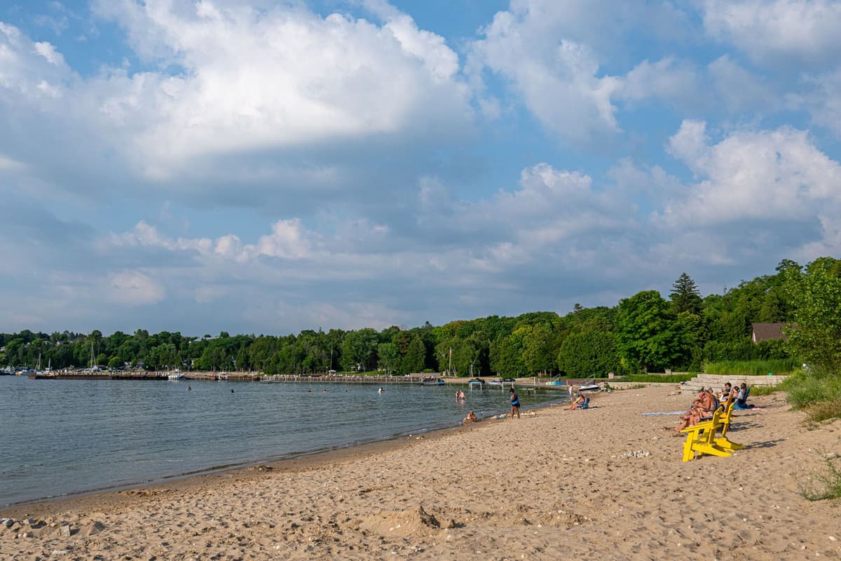  7 min walk to Egg Harbor Beach