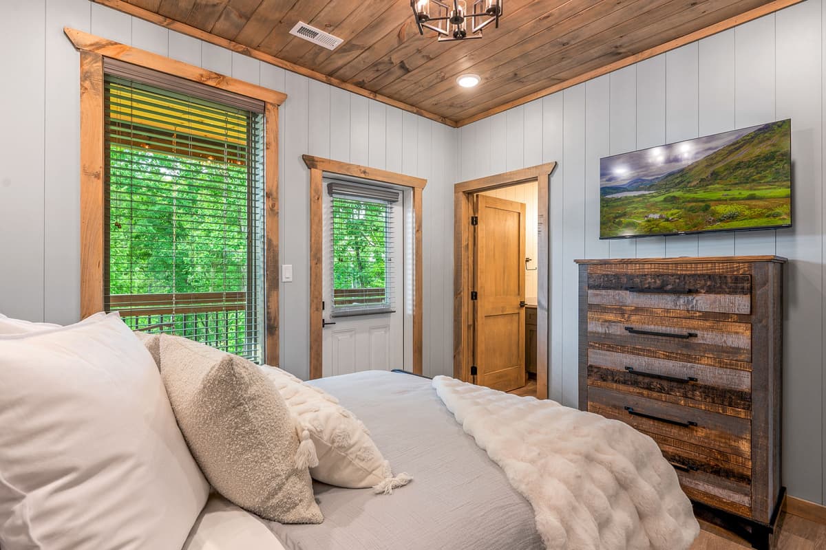 Settle into the comfortable queen bed, relax in the cozy surroundings, and enjoy a restful night before another exciting day in the Smokies.