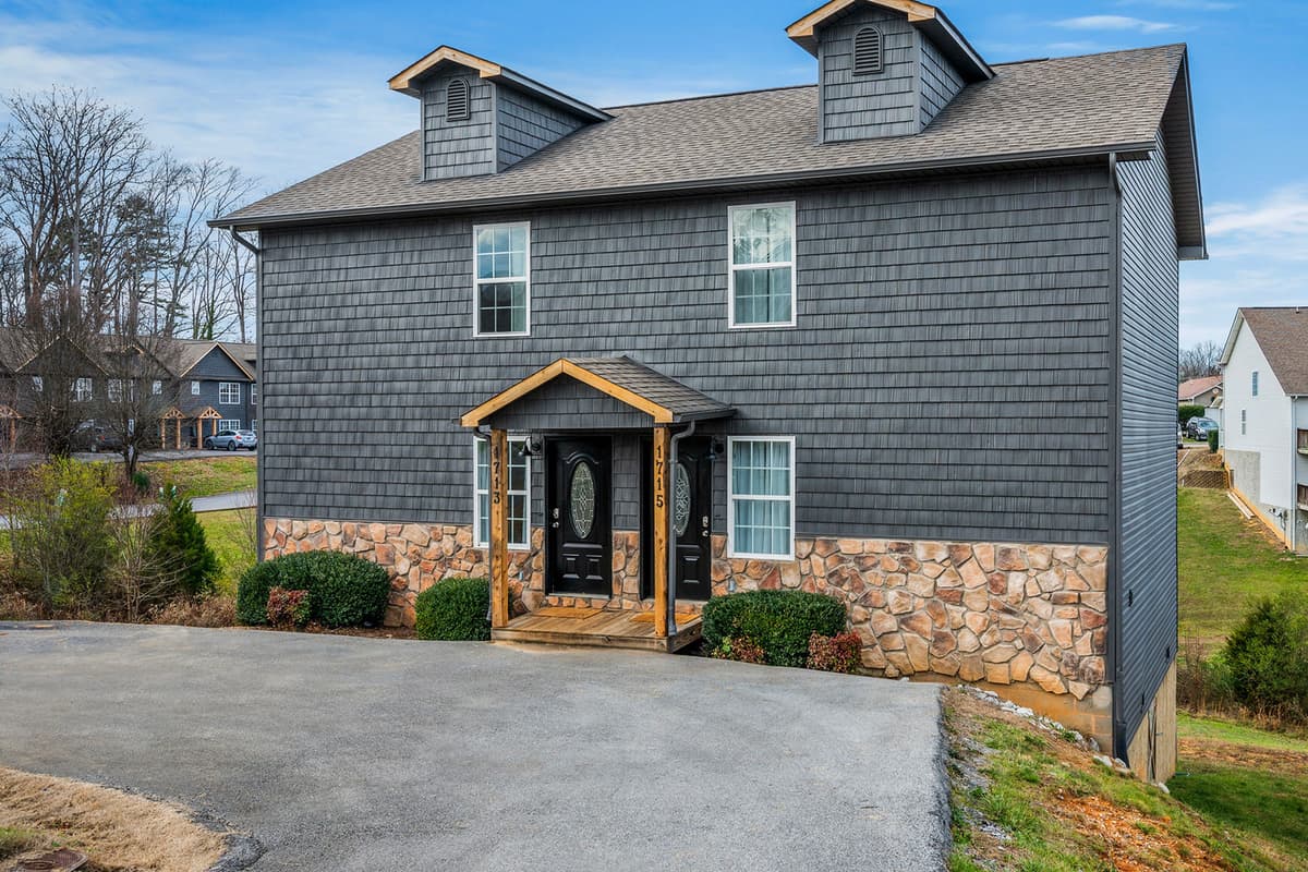 Enjoy the comfort and convenience of a cozy condo in Sevierville, perfectly suited for your Smoky Mountain getaway.