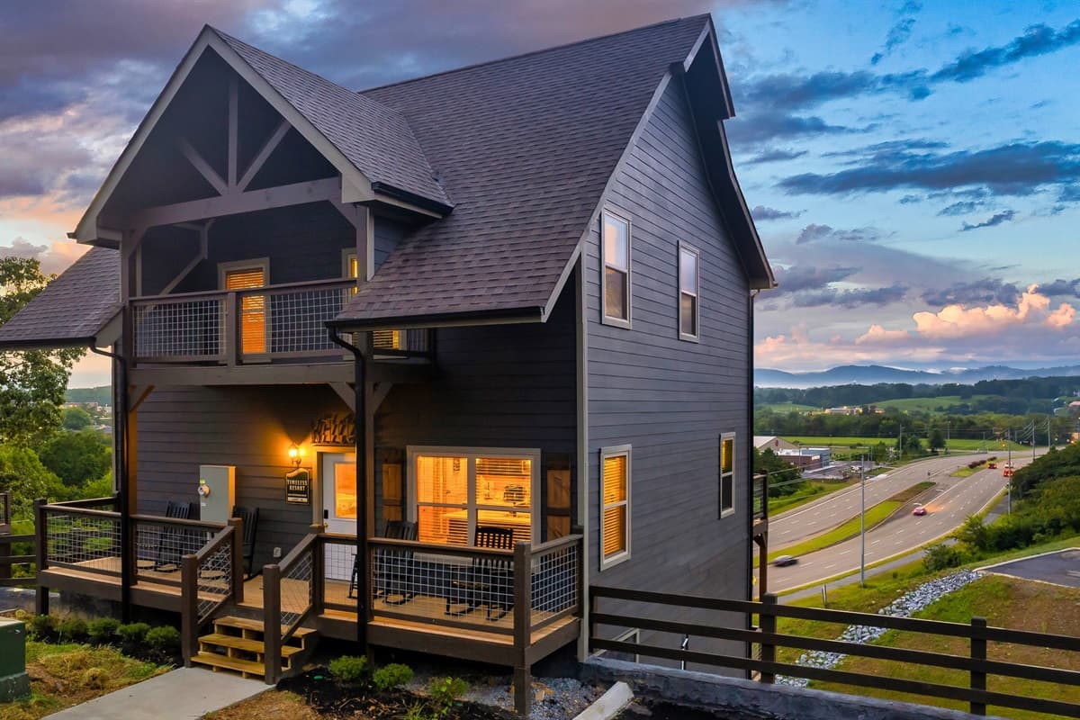 Escape reality and immerse yourself in nature - a cozy cabin tucked away in the majestic Smoky Mountains.