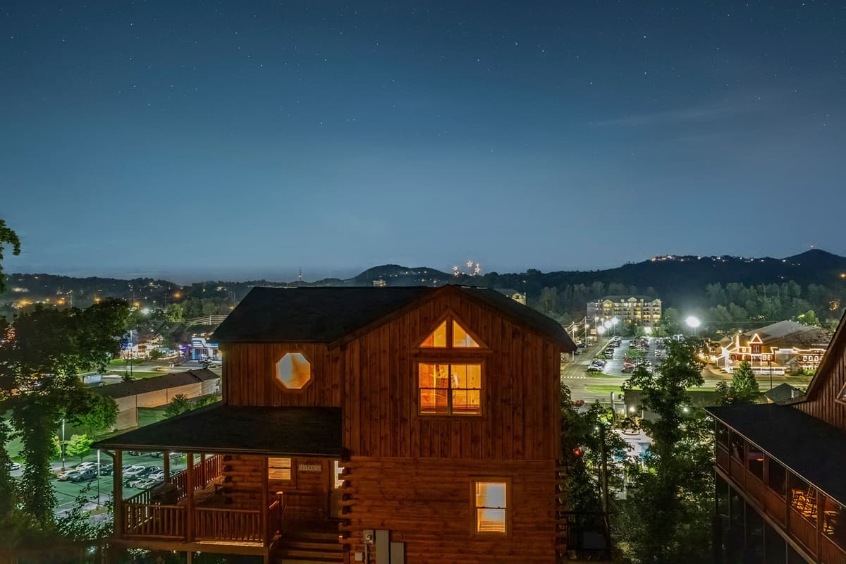 After a busy day out, come back to the comfort and privacy of your own cabin. Enjoy the best of both worlds with a quiet getaway that keeps you close to the action.