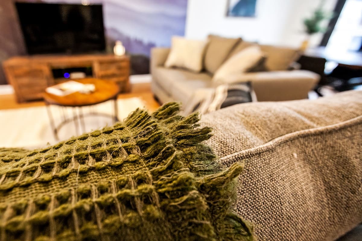 Make yourself at home in this comfortable Smokies retreat.