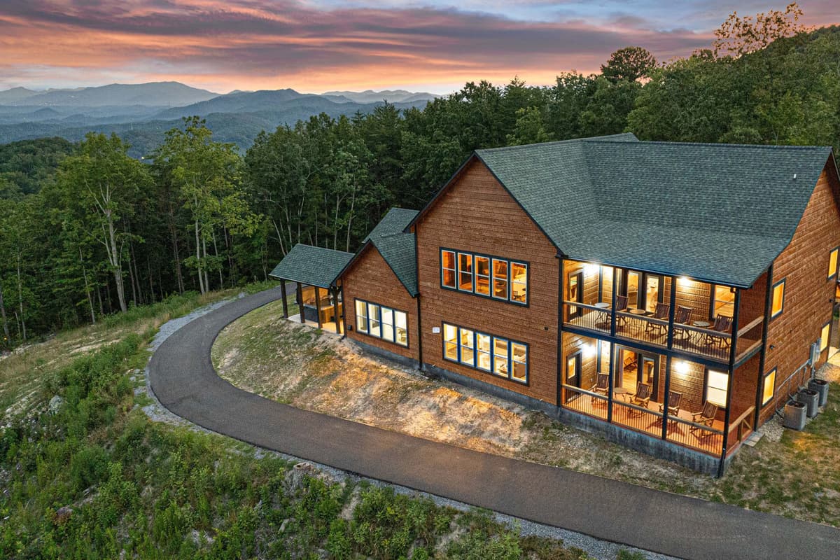 Shell Mountain Summit by Getaway and Stay