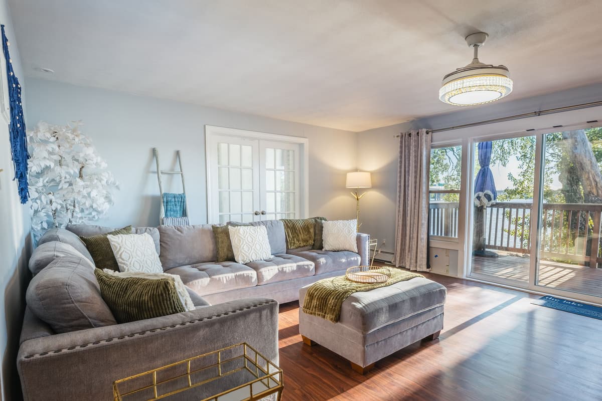 The open layout creates a comfortable space to gather with family and friends, while the scenic waterfront views make it easy to enjoy the beauty of the surroundings from the comfort of the home.
