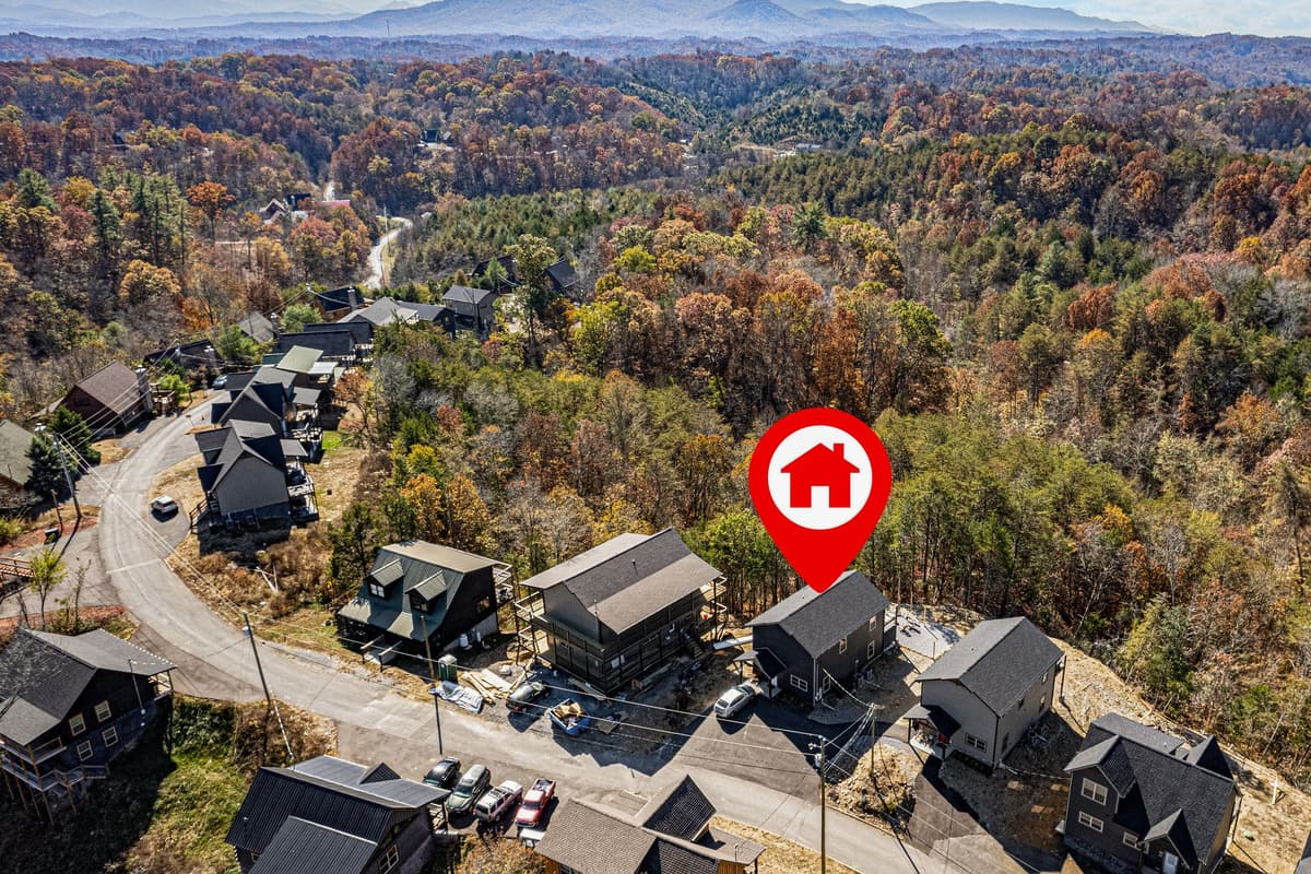 There’s something special about escaping to Sevierville, Tennessee, where mountain views, peaceful scenery, and small-town charm come together.