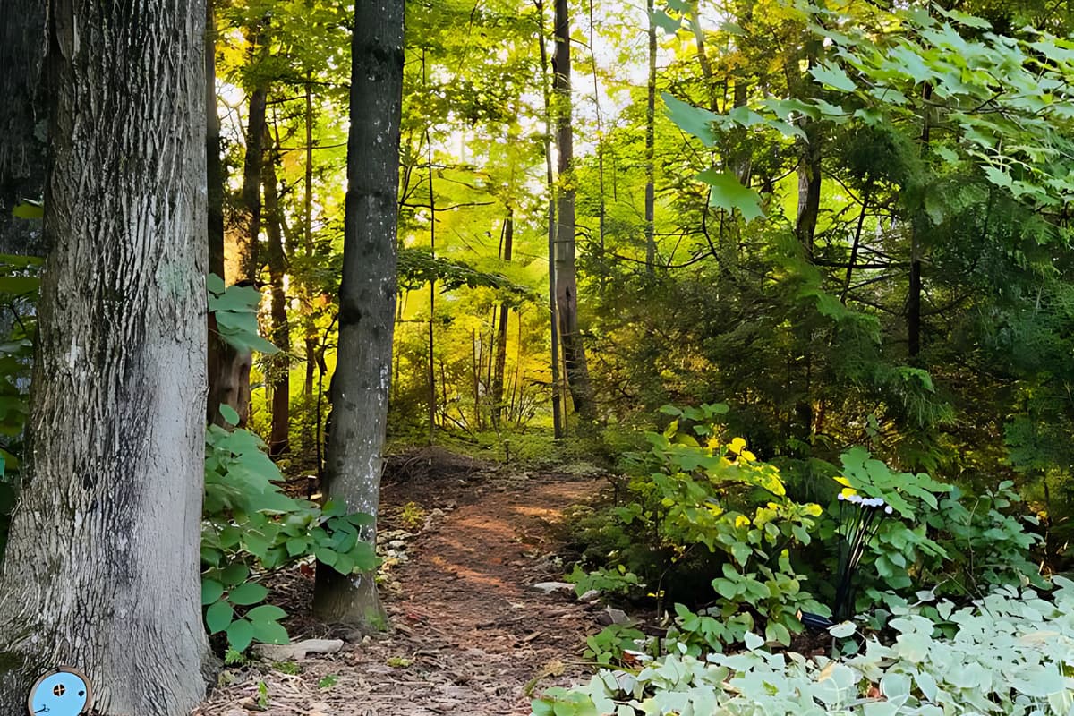 he nearby trail makes it easy to add a little outdoor exploration to your stay.