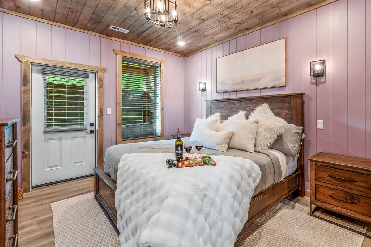After a full day of exploring Pigeon Forge and the Smoky Mountains, retreat to the comfort of the king bedroom and settle in for a restful night.
