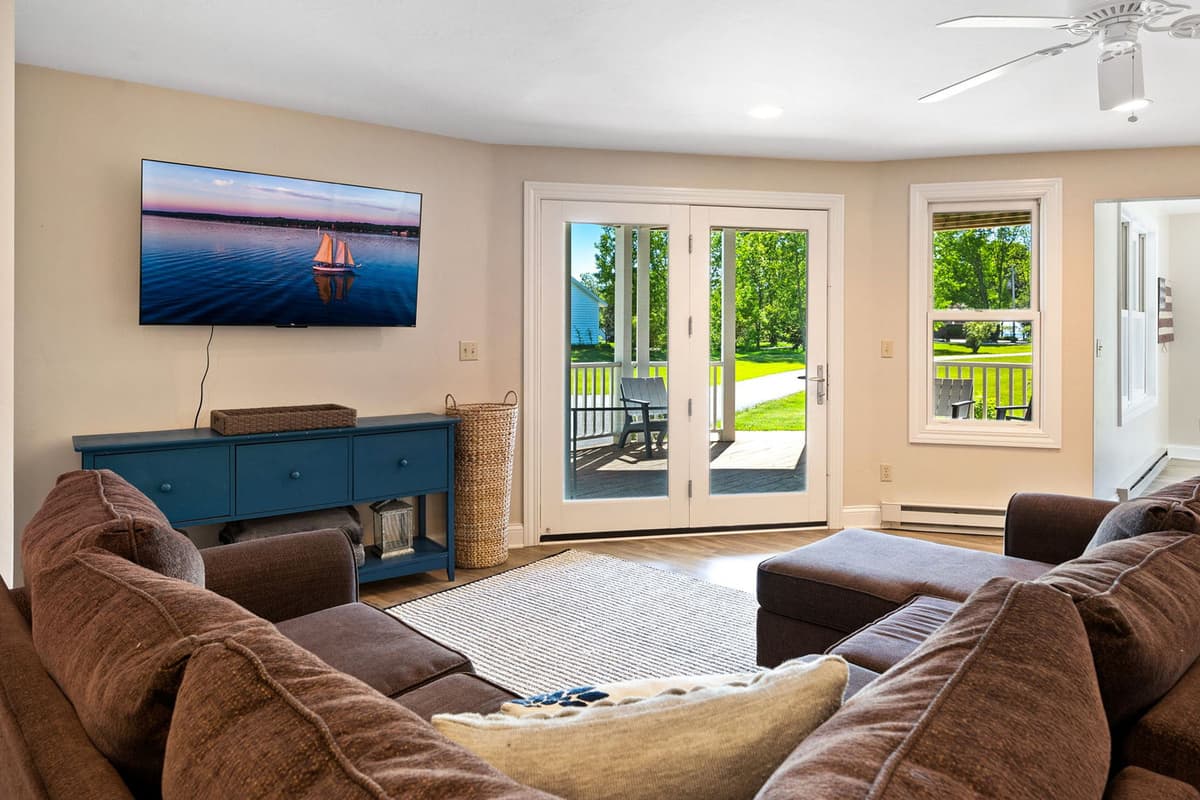 A large TV and comfortable sofa make it perfect for movie nights, watching your favorite shows, or simply lounging.