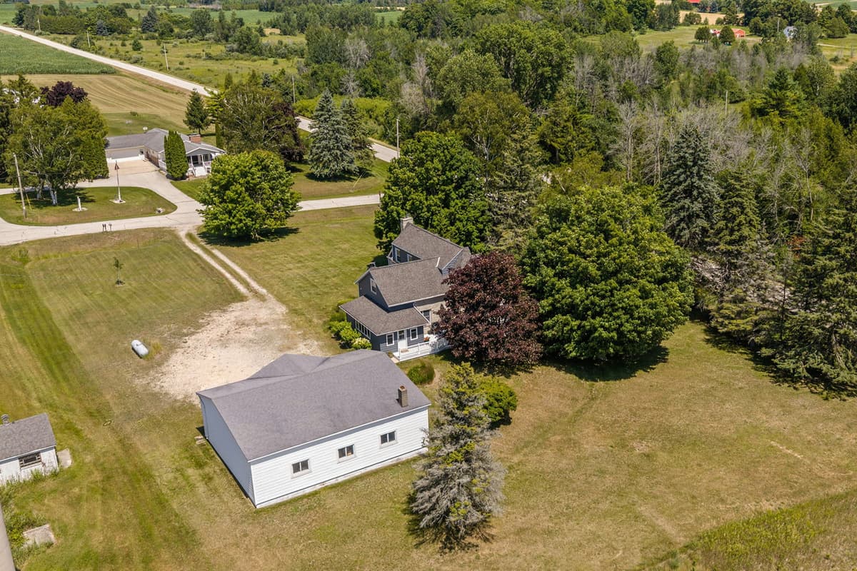 njoy the quiet beauty of the property while still being close to the shops, restaurants, waterfront, and attractions of Sturgeon Bay.