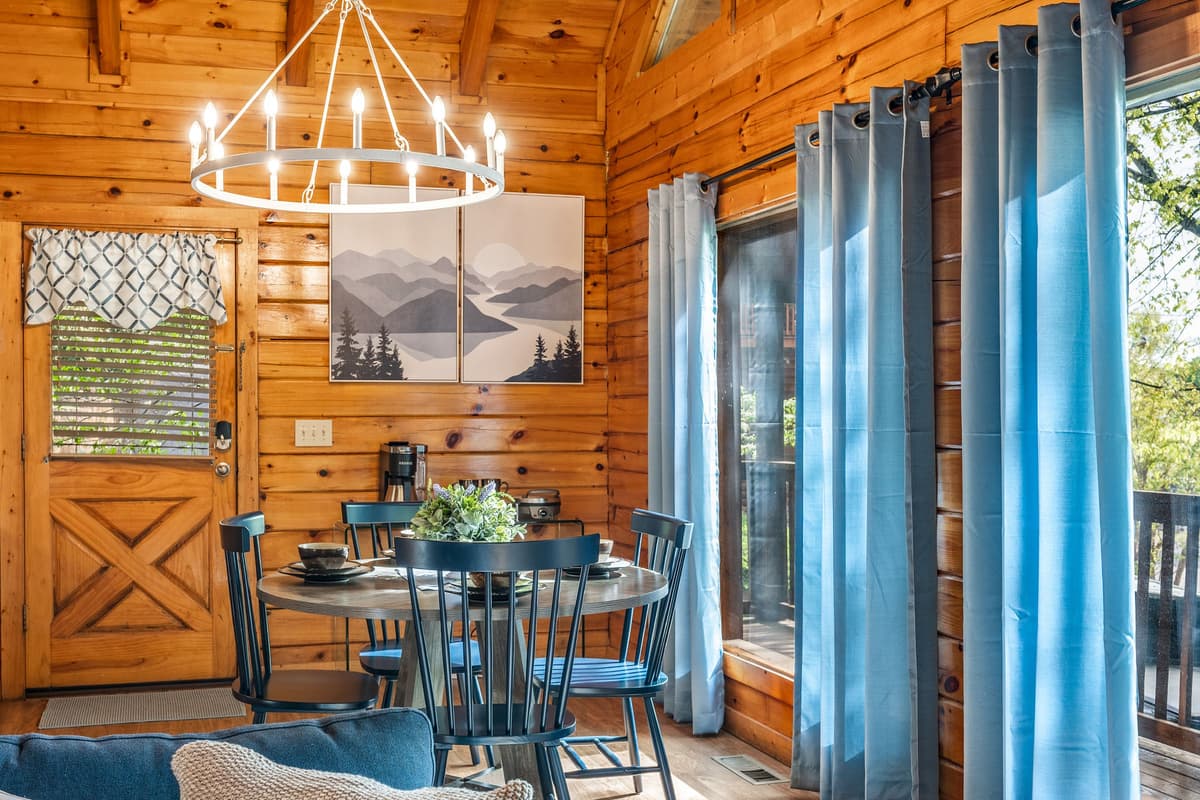 Start the morning with coffee and conversation, or end the evening with a meal and a few laughs.