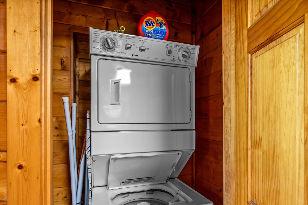 Enjoy the convenience of home during your stay with our in-cabin stacked washer and dryer, perfect for keeping your clothes fresh. This essential amenity allows you to pack lighter and enjoy a truly worry-free vacation.