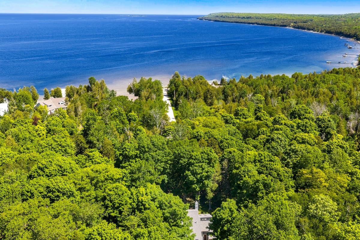 The nearby waterfront offers opportunities to explore, relax, and take in the natural beauty of the area. Come home afterward to a comfortable space where you can slow down and recharge.