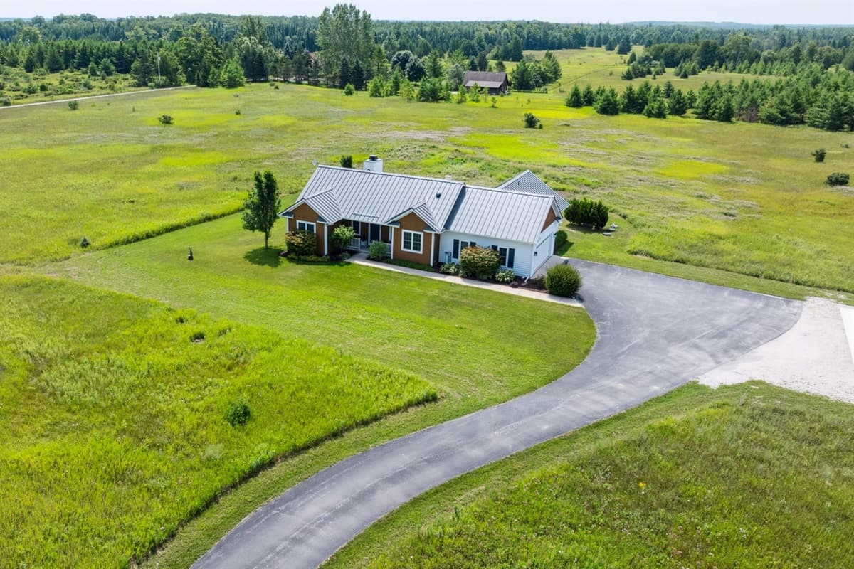 It’s the perfect backdrop for a getaway filled with nature walks, local dining, and stunning sunsets.