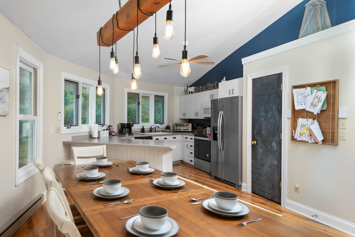 With plenty of room for everyone, mealtime becomes part of the fun.