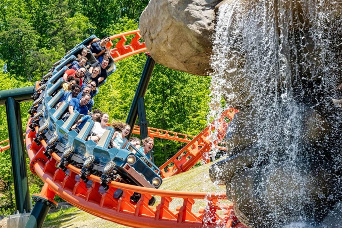 Get ready for thrills and unforgettable family fun at Dollywood! From exciting roller coasters to family-friendly rides, there’s an adventure waiting around every corner.