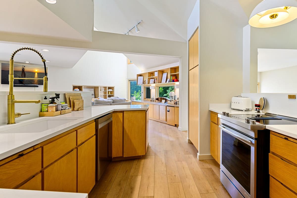 Prepare everything from a quick breakfast to a family dinner during your stay.