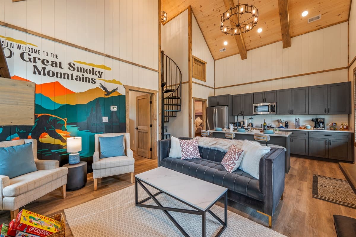 Falcon Nook - Pigeon Forge
