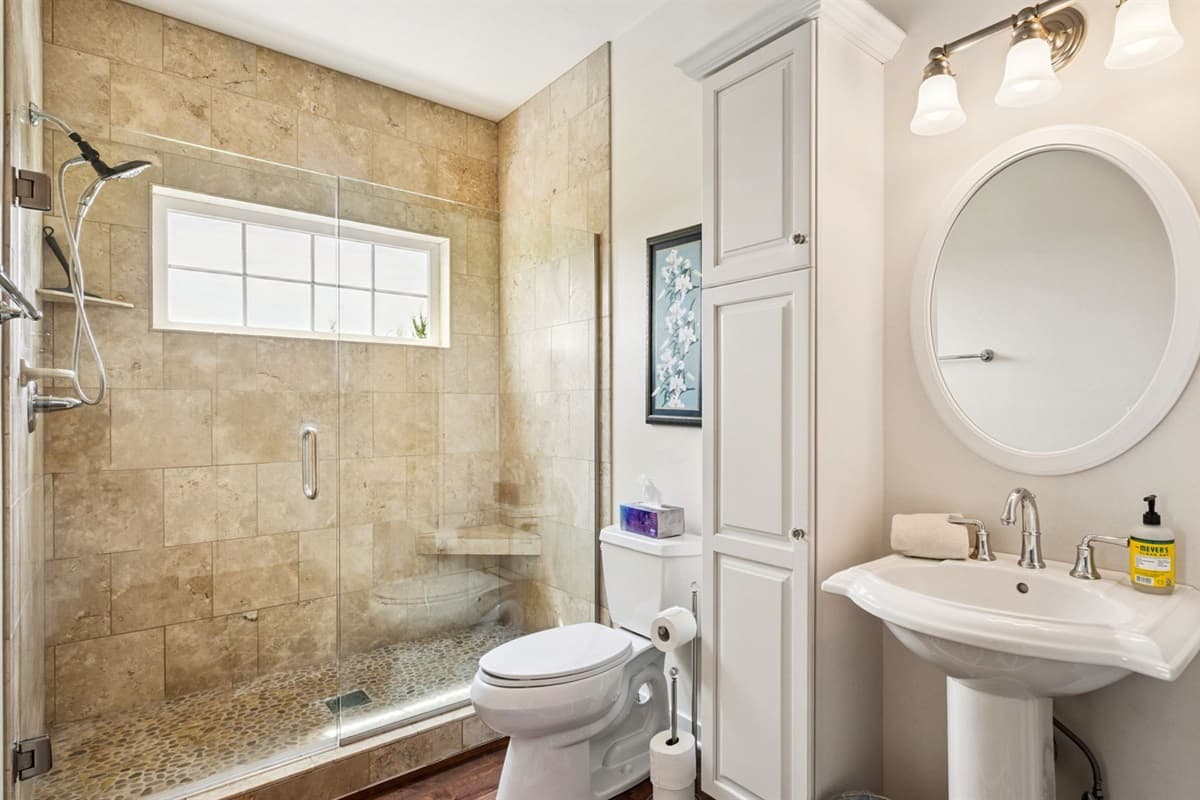 Fresh and functional bathroom with walk-in shower.