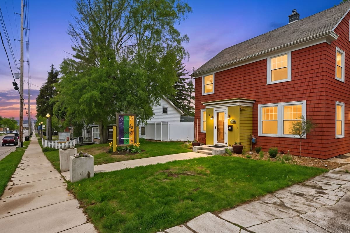 Make yourself at home and enjoy all that this beautiful corner of Door County has to offer.