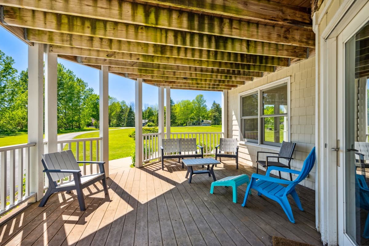 For those who love to entertain, the lower deck provides the ideal setting.