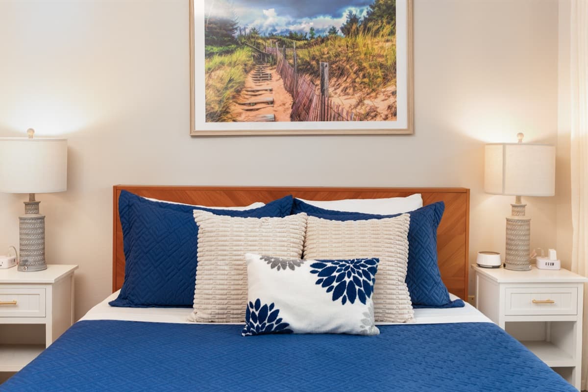 It is outfitted with high-quality linens for a comfortable night’s sleep, ensuring you wake up refreshed and ready for the day.