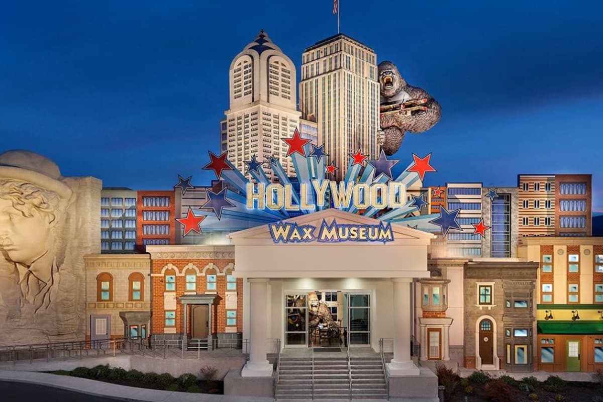Get ready for fun and celebrity sightings at the iconic Hollywood Wax Museum, a must-visit attraction just a short distance from your cabin. This vibrant landmark, with its towering King Kong and dazzling facade, promises a memorable experience for all age