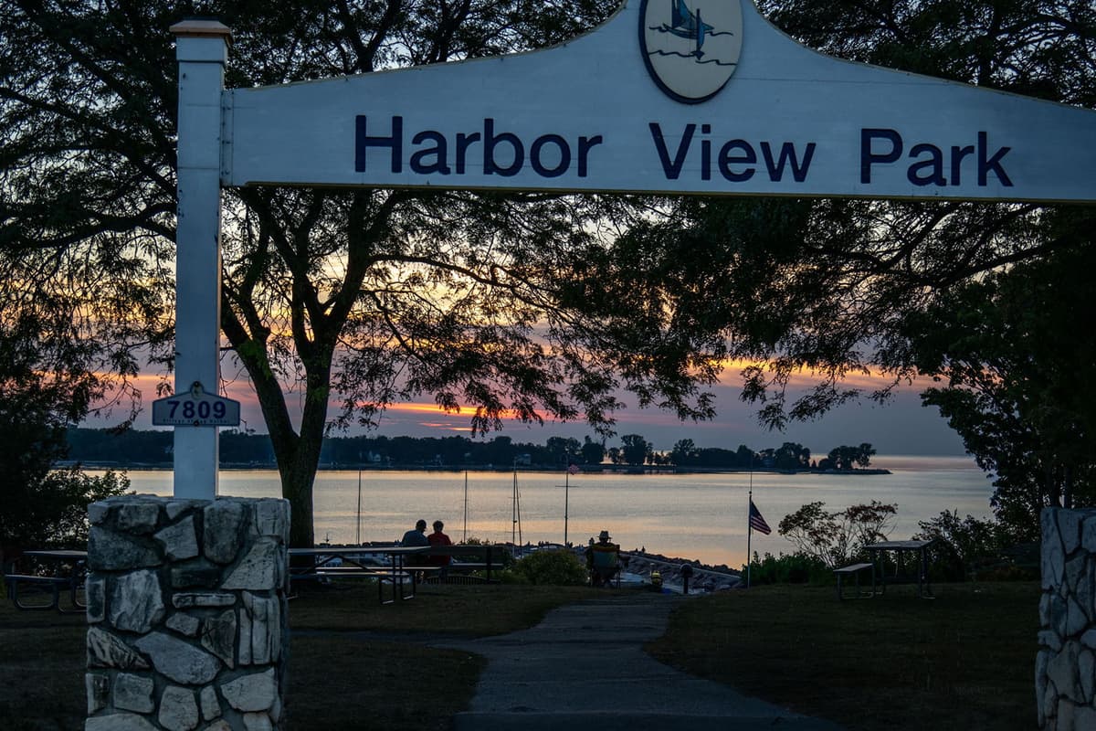 5 min walk to Harbor View Park