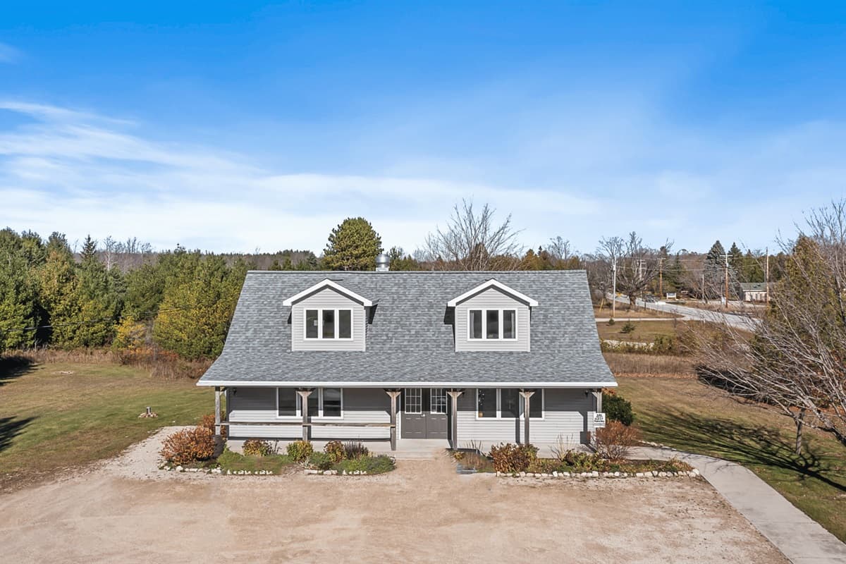 Your cozy Door County home away from home 🏡