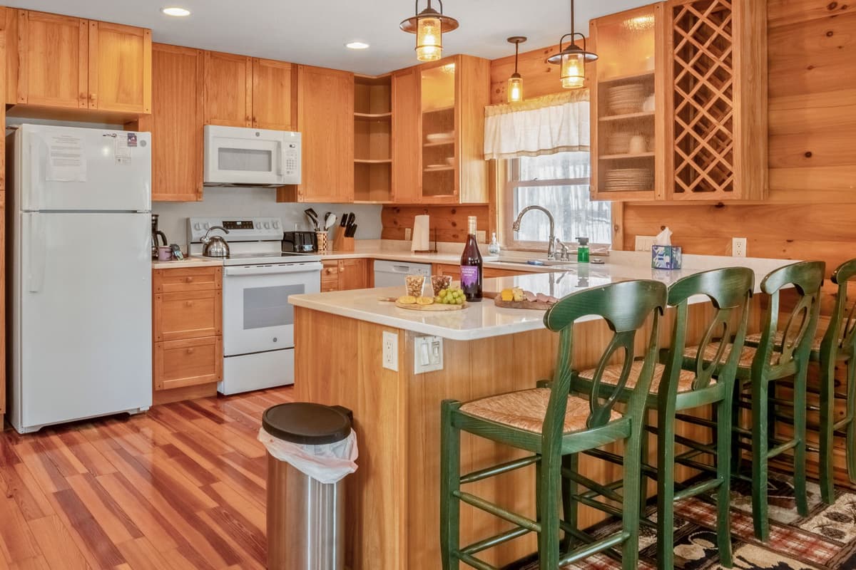 Prepare everything from quick breakfasts to family dinners in the fully stocked kitchen, equipped with modern appliances and the essentials you need for a comfortable stay.