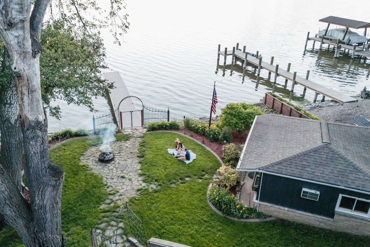 Discover the charm of Menasha, Wisconsin, and enjoy a peaceful getaway along the shores of Lake Butte des Morts.