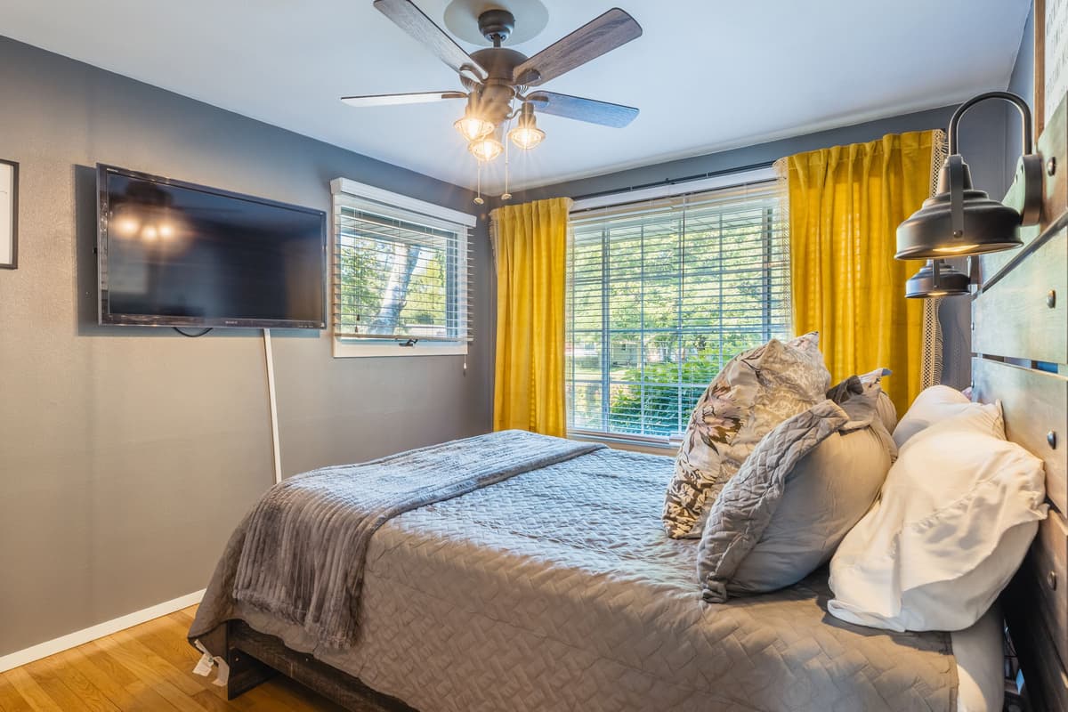 The bedroom is thoughtfully furnished to provide a convenient and comfortable stay. It’s a great choice for couples, friends, or solo travelers.