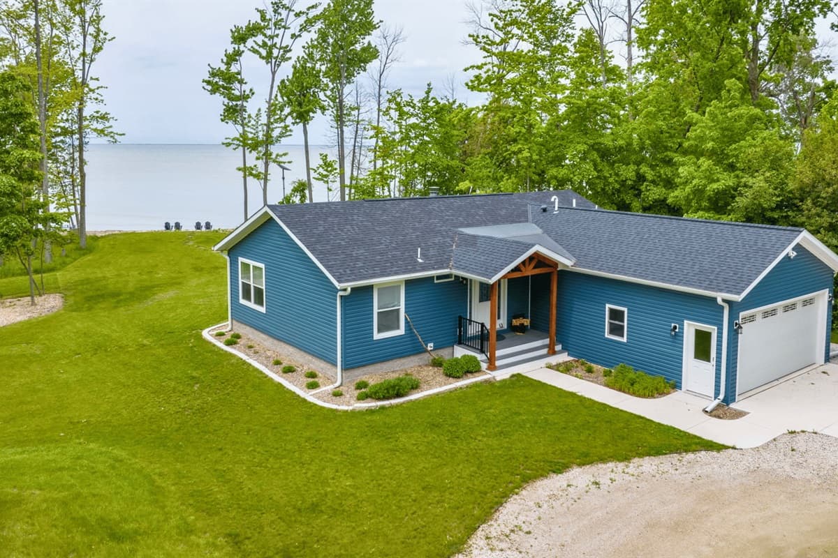 Your lakeside escape awaits—where relaxation meets breathtaking views!