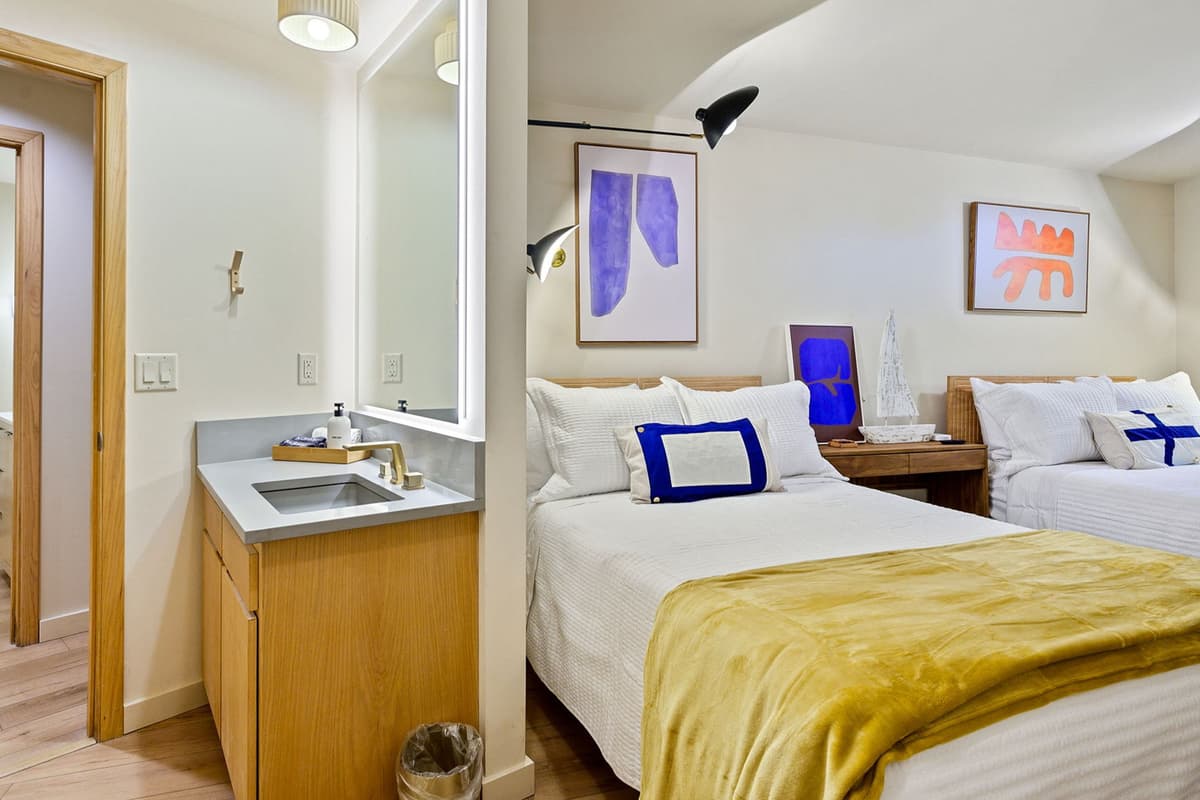 It’s perfect for families or friends who prefer separate sleeping spaces.