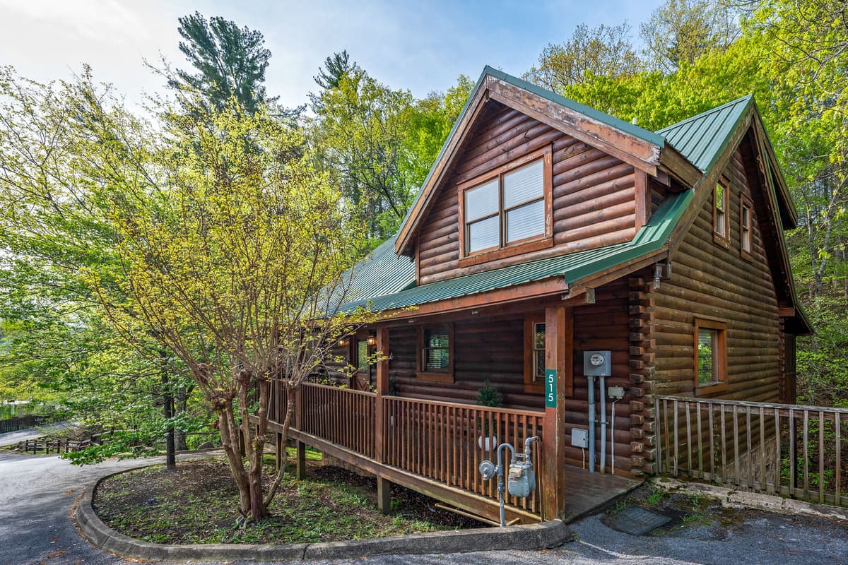 Escape to the mountains and settle into your own cozy Pigeon Forge cabin.
